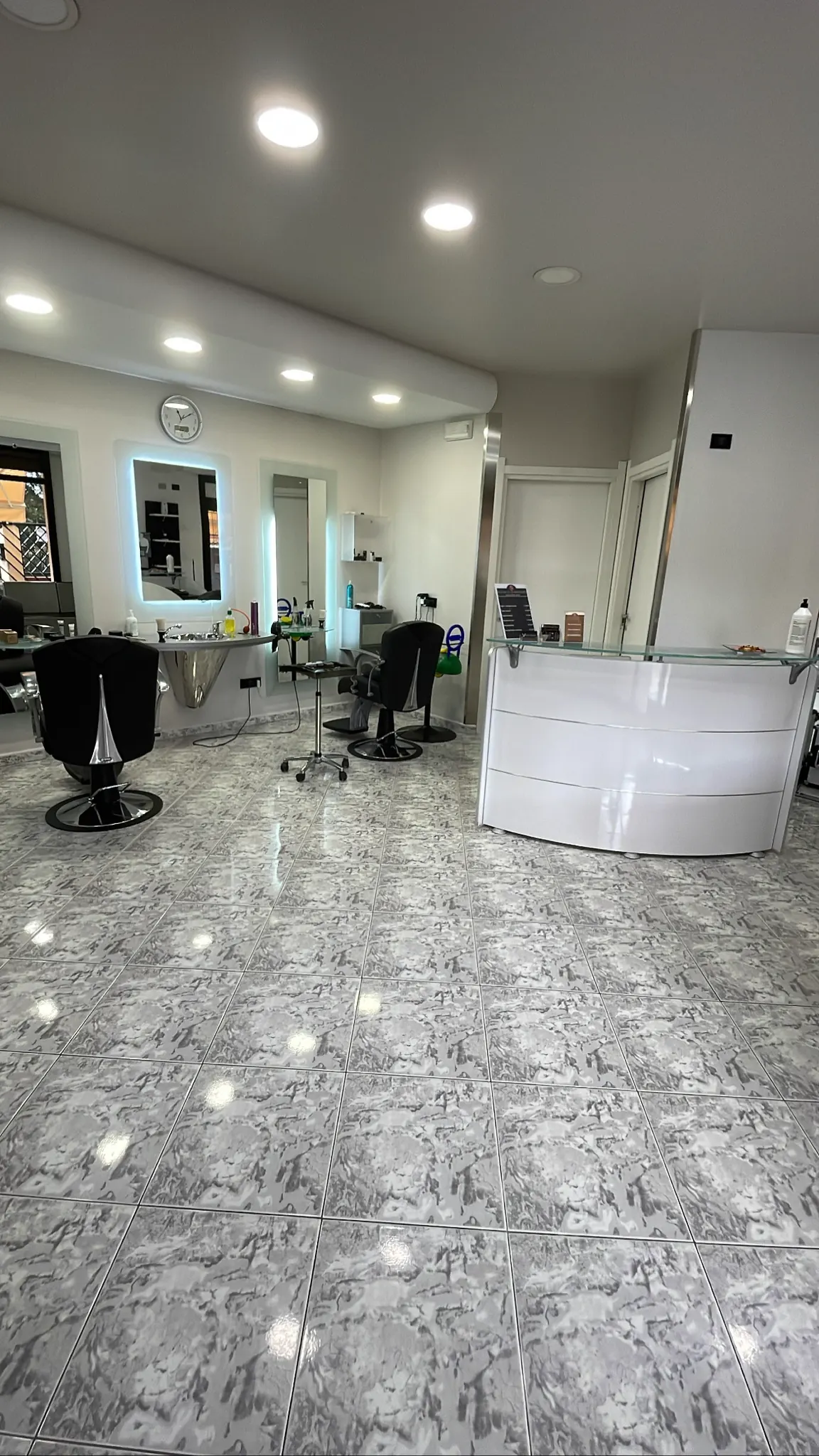 Interno di Maurizio Hair Studio a Sestu